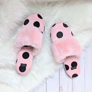 Sz Med (7/8) Victoria's Secret Pink Polka Dot Slippers